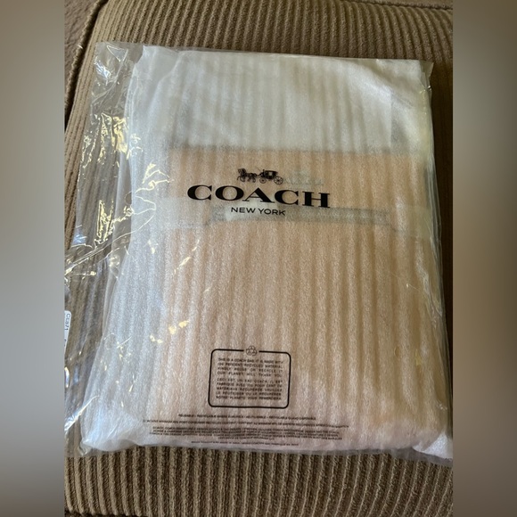 Coach Mini Rowan File Bag nwt in packaging - Picture 4 of 6